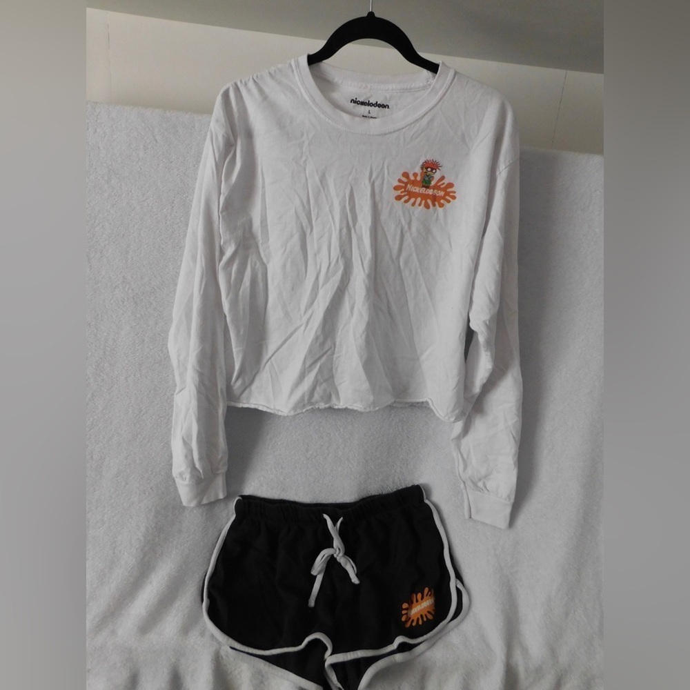 Nickelodeon “Made in the 90s” 2-Piece Lounge Set
Size L‎